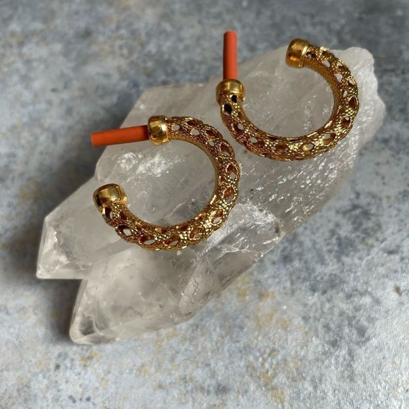 🌝 Gold Puff Hoop Earrings 🌝 - Picture 5 of 8